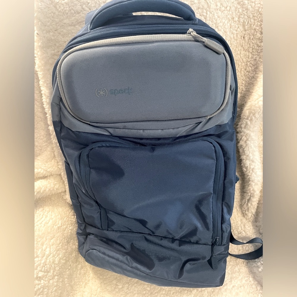 Speck MightyPack for digital commuters - tech protection and travel friendly - Picture 8 of 12